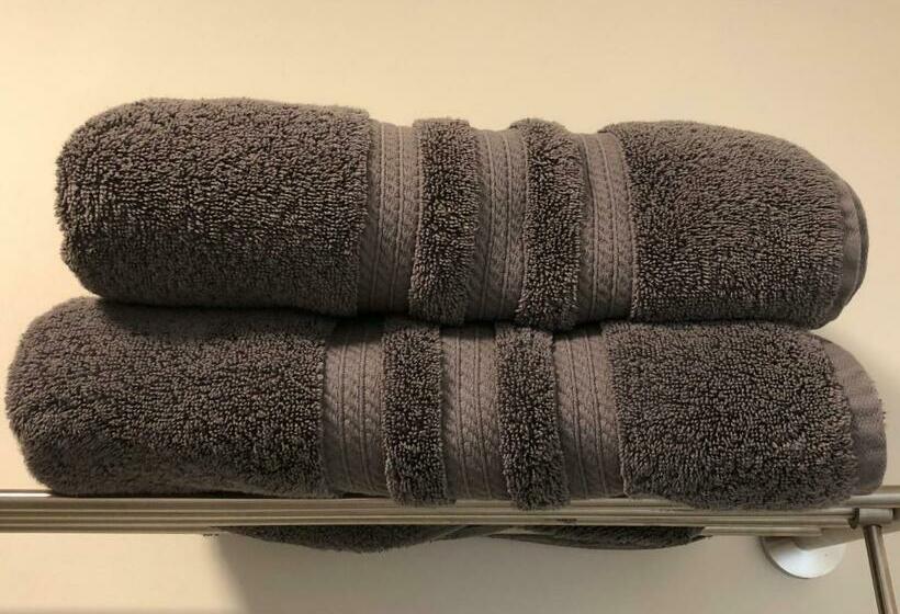 디럭스 스튜디오, Cardinal Inn