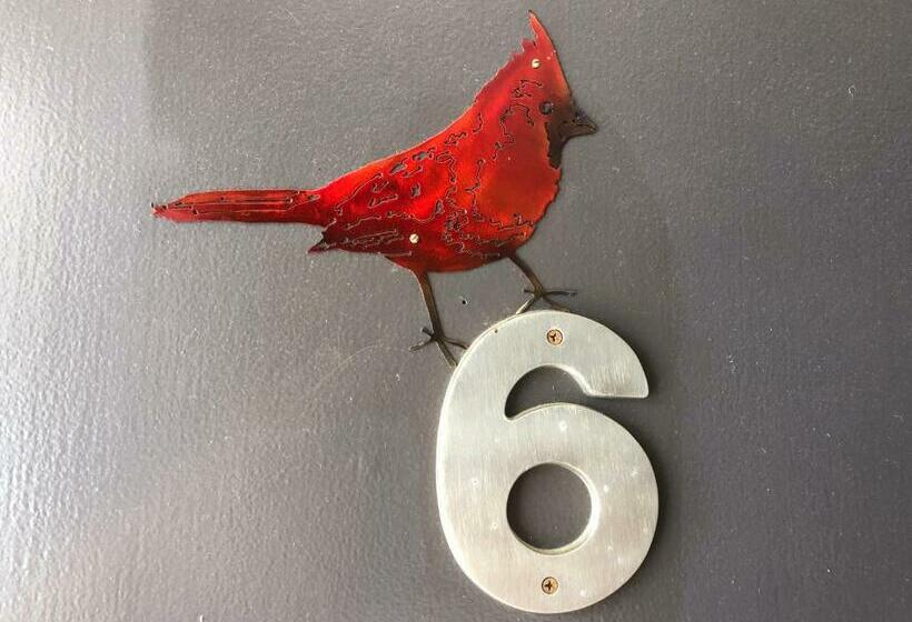 디럭스 스튜디오, Cardinal Inn