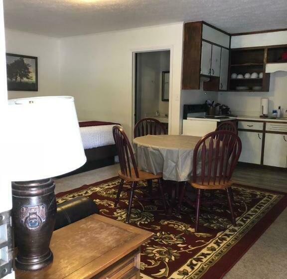 디럭스 스튜디오, Cardinal Inn