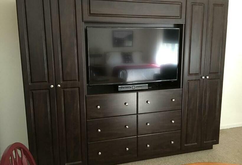 디럭스 스튜디오, Cardinal Inn