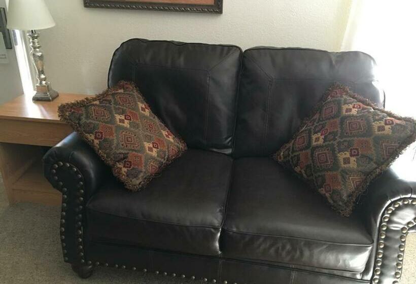 디럭스 스튜디오, Cardinal Inn