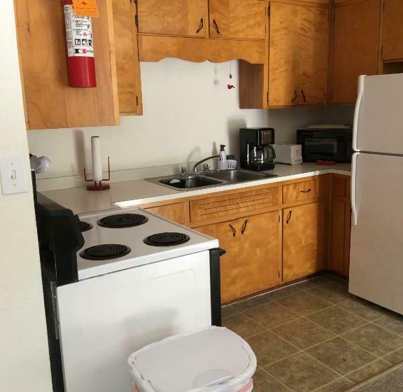 디럭스 스튜디오, Cardinal Inn