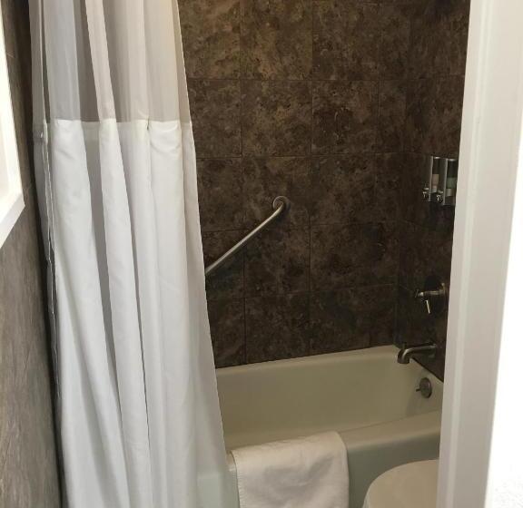 디럭스 스튜디오, Cardinal Inn