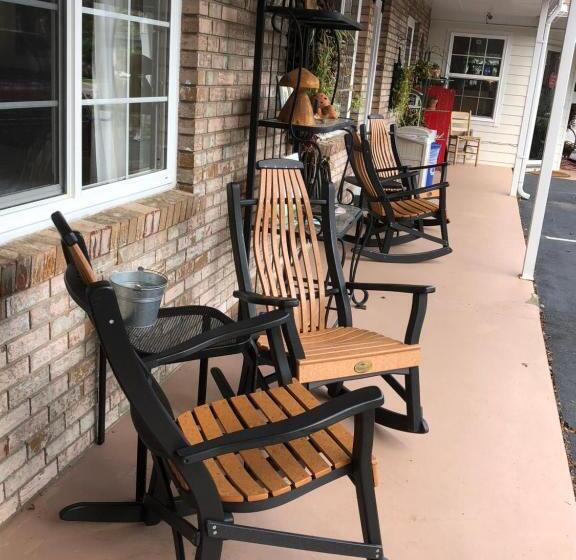 디럭스 룸, Cardinal Inn