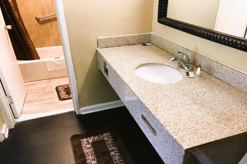 غرفة ديلوكس سرير كينج, OYO Hotel Tallahassee Downtown