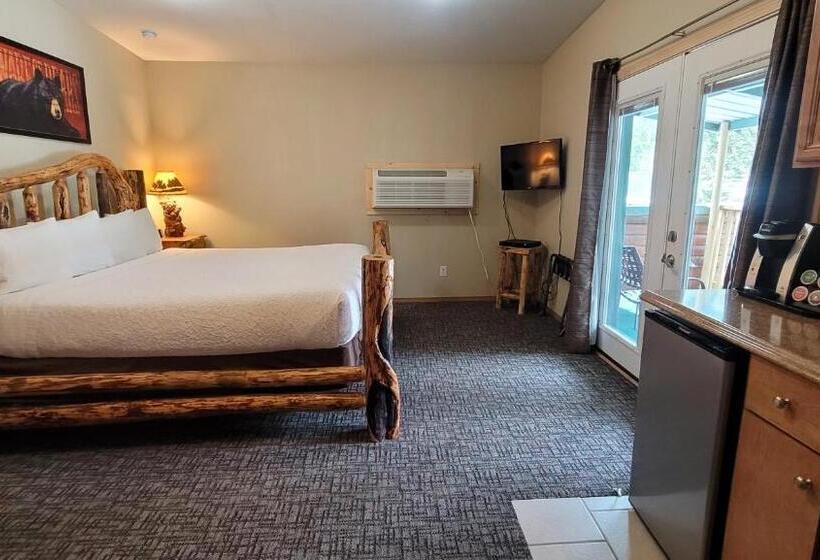 스탠다드 룸 킹사이즈 침대, Riverfront Motel & Cabins