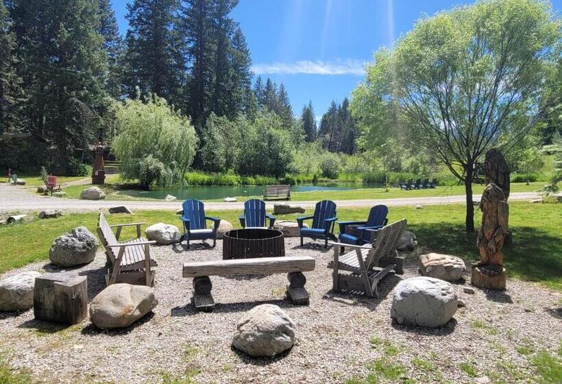 샬레, Riverfront Motel & Cabins