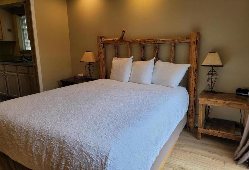 샬레, Riverfront Motel & Cabins