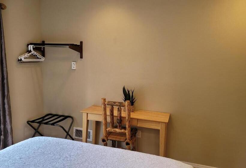 샬레, Riverfront Motel & Cabins