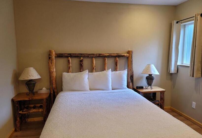 샬레, Riverfront Motel & Cabins