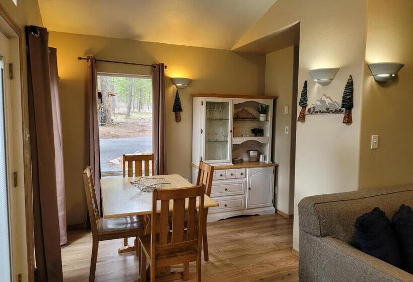 샬레, Riverfront Motel & Cabins