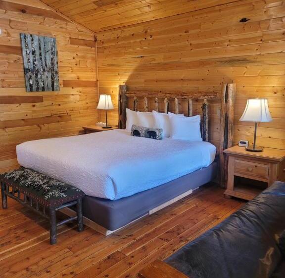 디럭스 룸 킹사이즈 침대, Riverfront Motel & Cabins