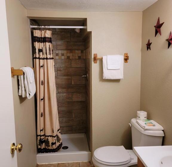 침실 3개 주택, Riverfront Motel & Cabins