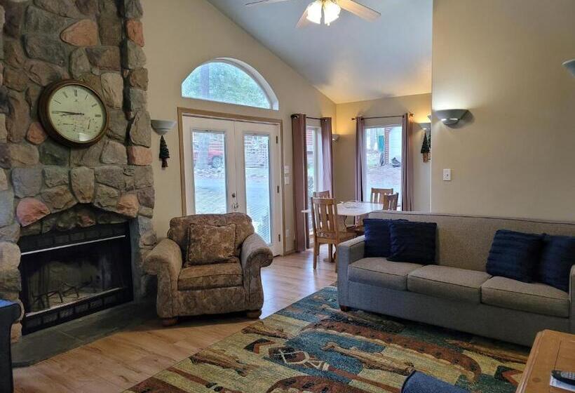 샬레, Riverfront Motel & Cabins