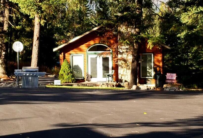 샬레, Riverfront Motel & Cabins