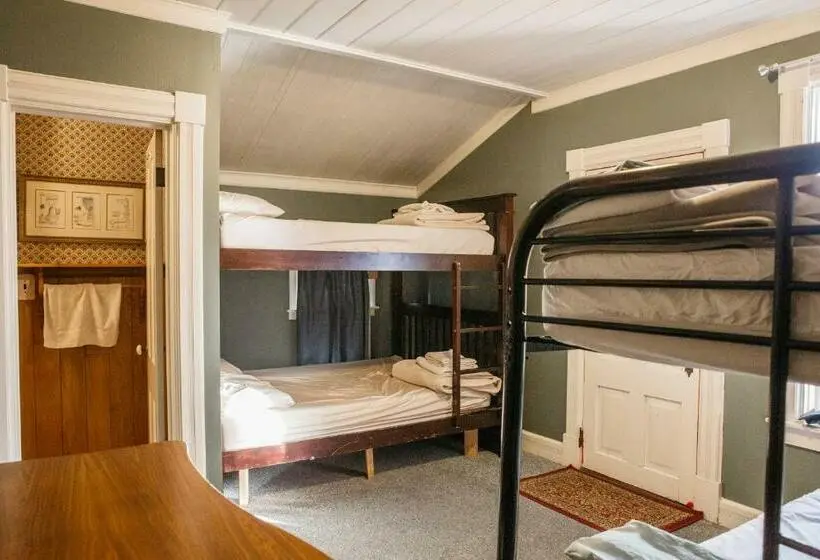 スタンダード4人部屋, The Hostel California