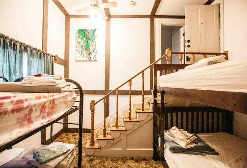 スタンダード4人部屋, The Hostel California