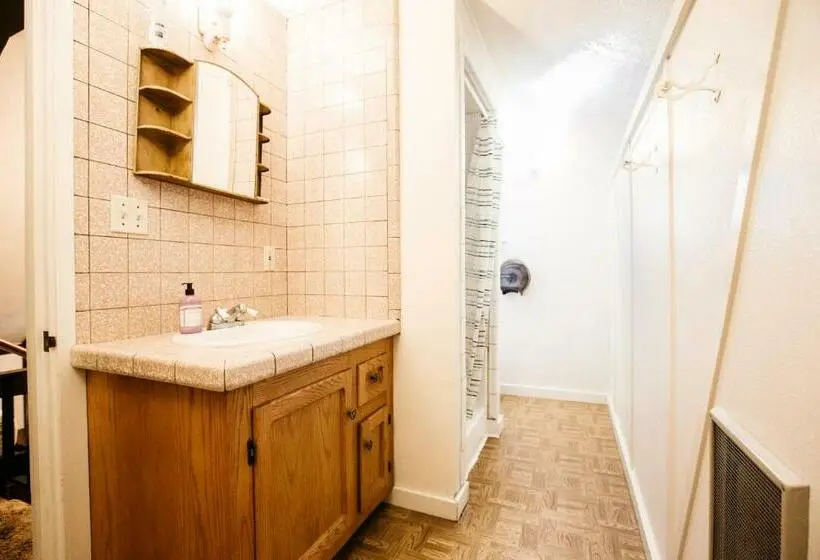 スタンダード4人部屋, The Hostel California