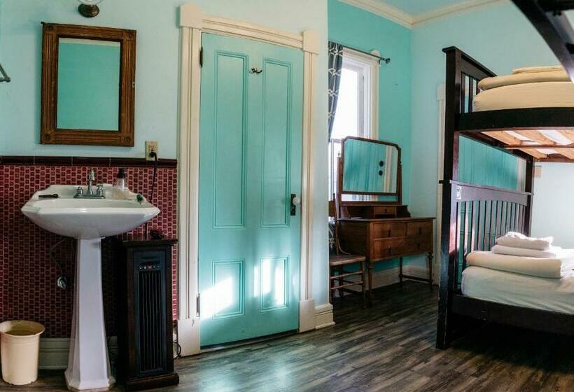 Четырехместный Номер Стандарт, The Hostel California