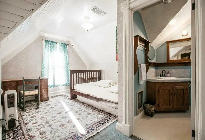 スタンダードルーム, The Hostel California