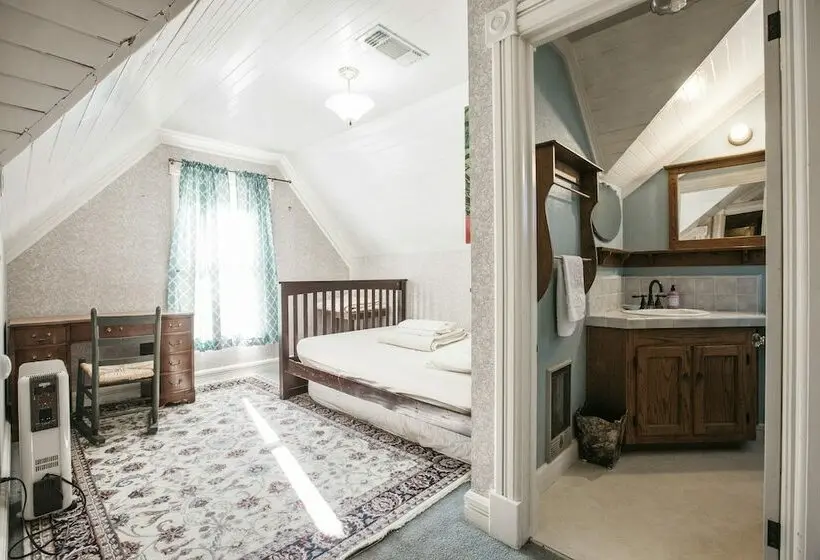 スタンダードルーム, The Hostel California