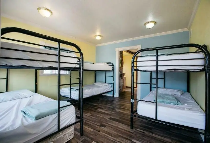 ルームシェアのワンベッド, The Hostel California