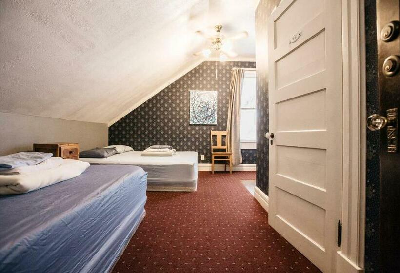 Номер Стандарт, The Hostel California