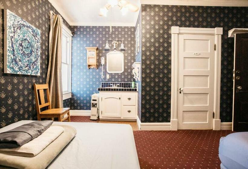 غرفة قياسية, The Hostel California