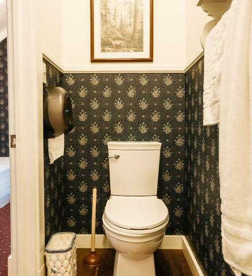 غرفة قياسية, The Hostel California