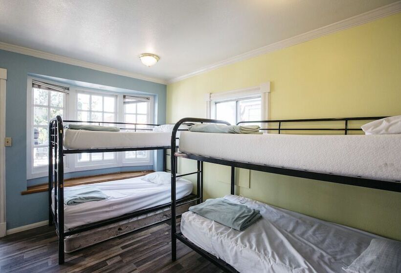 Кровать в Общей Комнате, The Hostel California