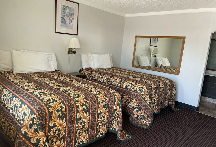 غرفه قياسيه سريرين مزدوجين, American Inn Motel