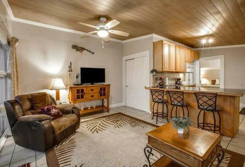 Standard-bungalow, Beachwood Condos & Resort
