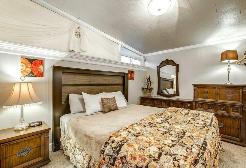 Бунгало Стандарт, Beachwood Condos & Resort