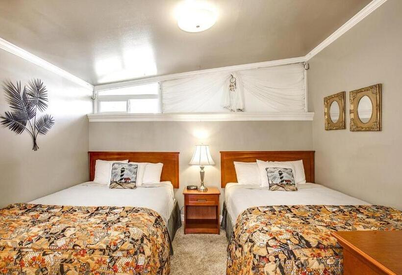 بنجلو قياسى, Beachwood Condos & Resort