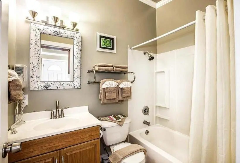 Standard-bungalow, Beachwood Condos & Resort