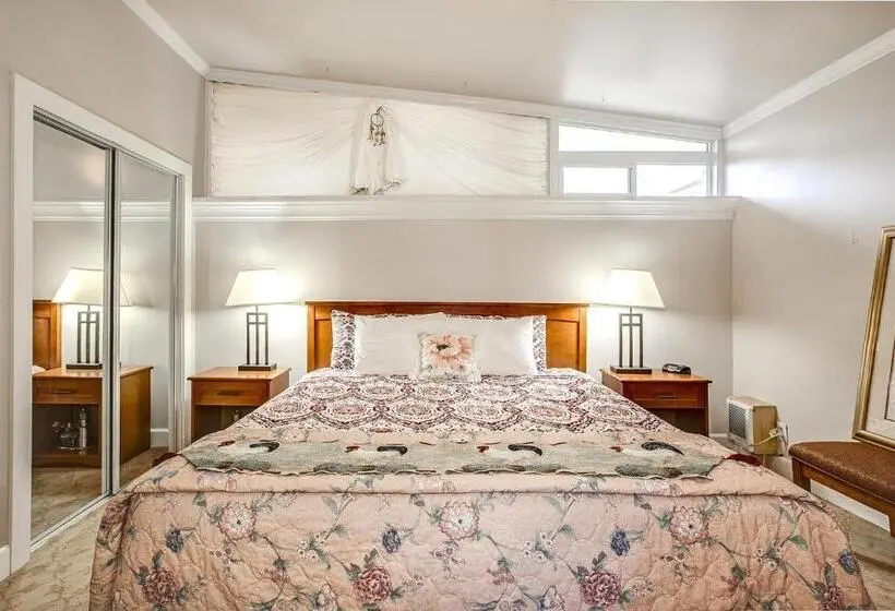 Standard-bungalow, Beachwood Condos & Resort