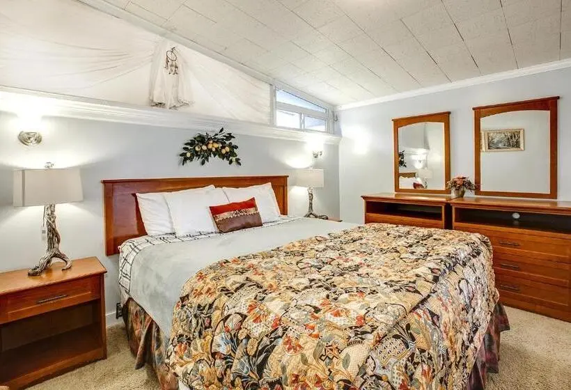 Standard-bungalow, Beachwood Condos & Resort