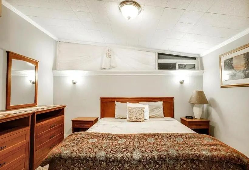 Standard-bungalow, Beachwood Condos & Resort