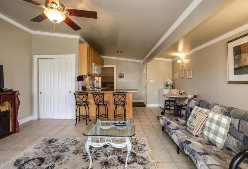 Standard-bungalow, Beachwood Condos & Resort