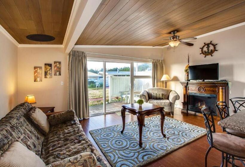 بنجلو قياسى, Beachwood Condos & Resort