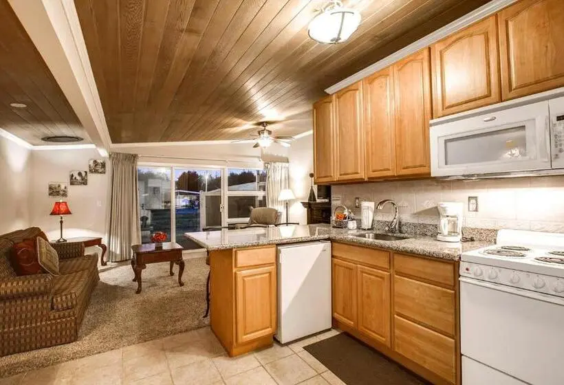 Standard-bungalow, Beachwood Condos & Resort
