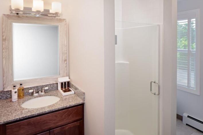 חדר דלוקס, Inn At Harbor Hill Marina