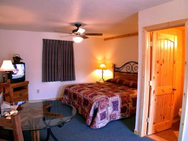غرفة قياسية سرير كينج, Canyon Motel Near Rocky Mountain National Park