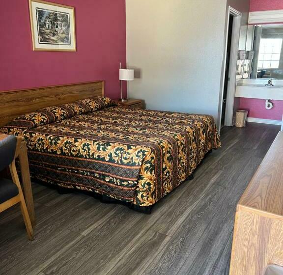 غرفة قياسية سرير كينج, Country Inn Motel