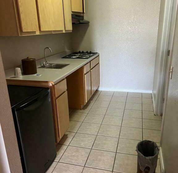 غرفة قياسية مزوَّدة بمطبخ, Country Inn Motel