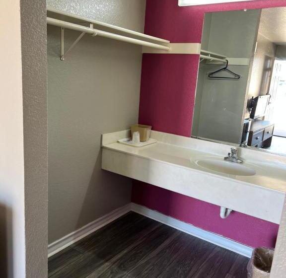 חדר סטנדרט עם מיטת קינג, Country Inn Motel