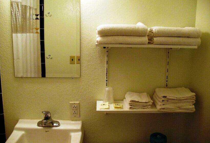 غرفه قياسيه سريرين مزدوجين, Golden West Motel