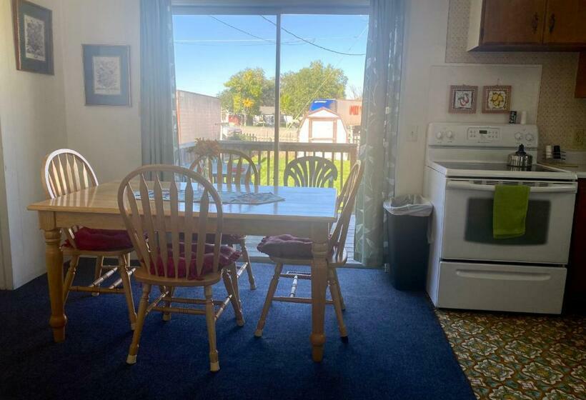 بنجلو ديلوكس, Greybull Motel