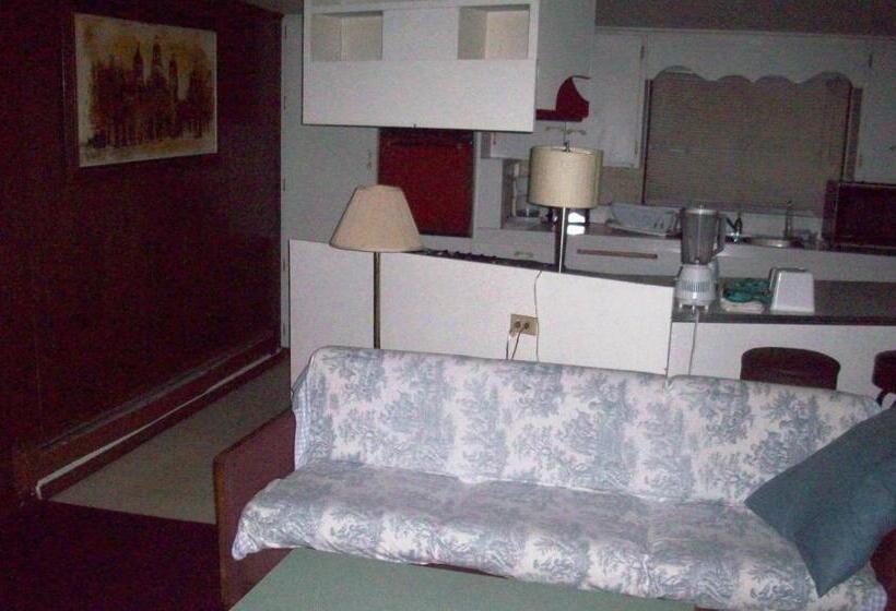 家庭间, Hilander Motel