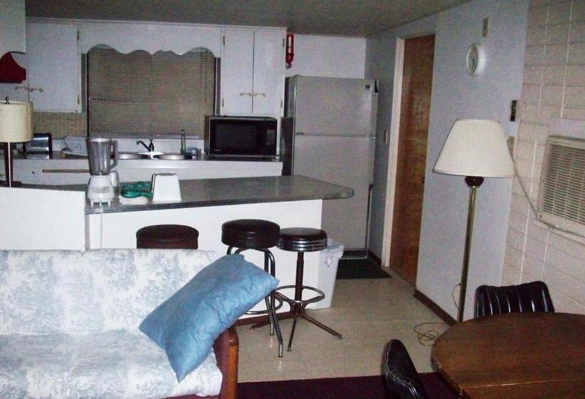 패밀리 룸, Hilander Motel